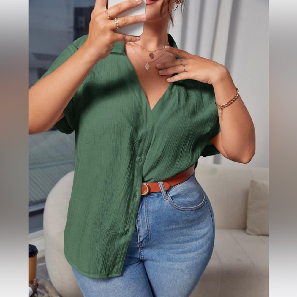 Green SHEIN LUNE Plus Solid Button Front Shirt